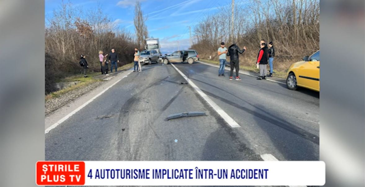 4 AUTOTURISME IMPLICATE ÎNTR-UN ACCIDENT