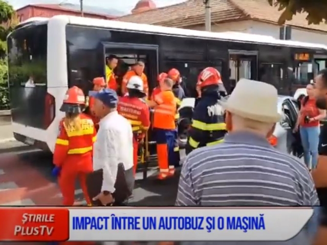 IMPACT ÎNTRE UN AUTOBUZ ŞI O MAŞINĂ