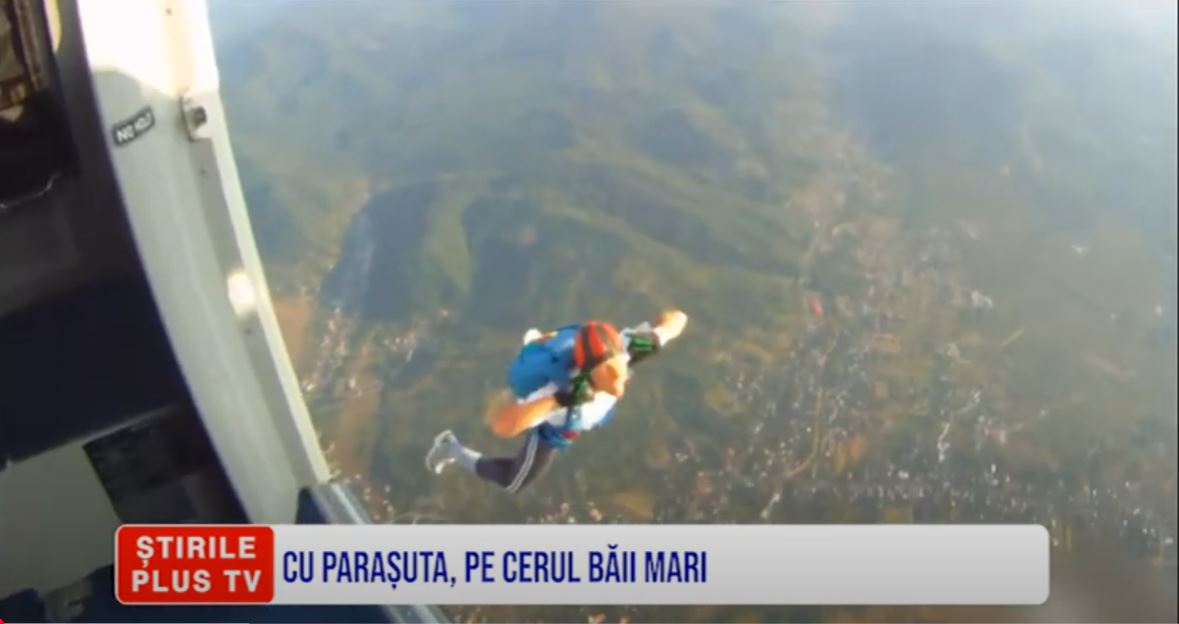 CU PARAȘUTA, PE CERUL BĂII MARI