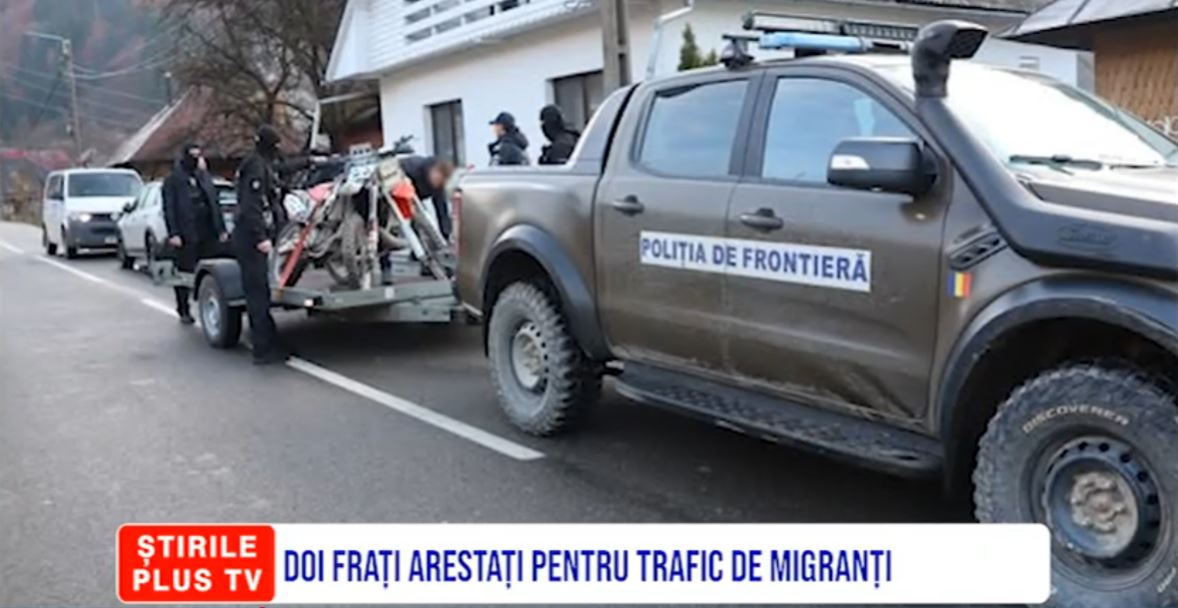 DOI FRAȚI ARESTAȚI PENTRU TRAFIC DE MIGRANȚI