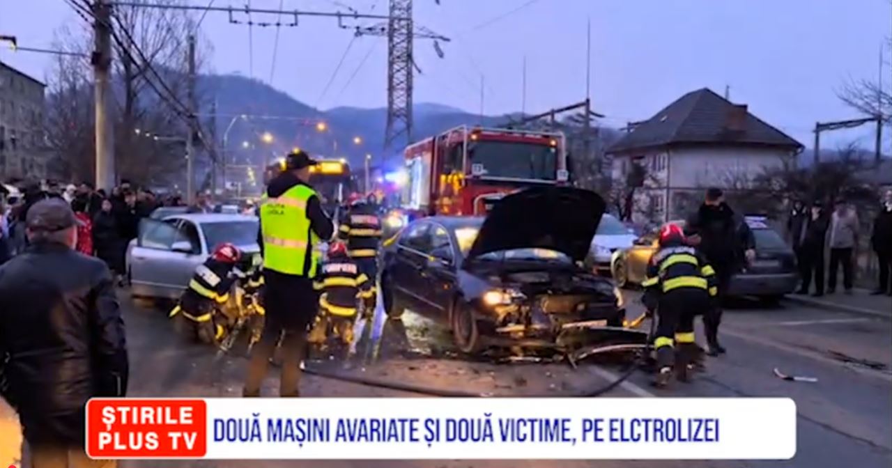 DOUĂ MAȘINI AVARIATE ȘI DOUĂ VICTIME, PE ELCTROLIZEI