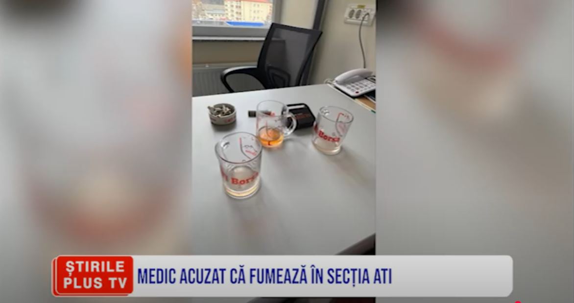 MEDIC ACUZAT CĂ FUMEAZĂ ÎN SECȚIA ATI