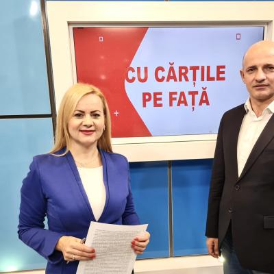 Cu cărțile pe față